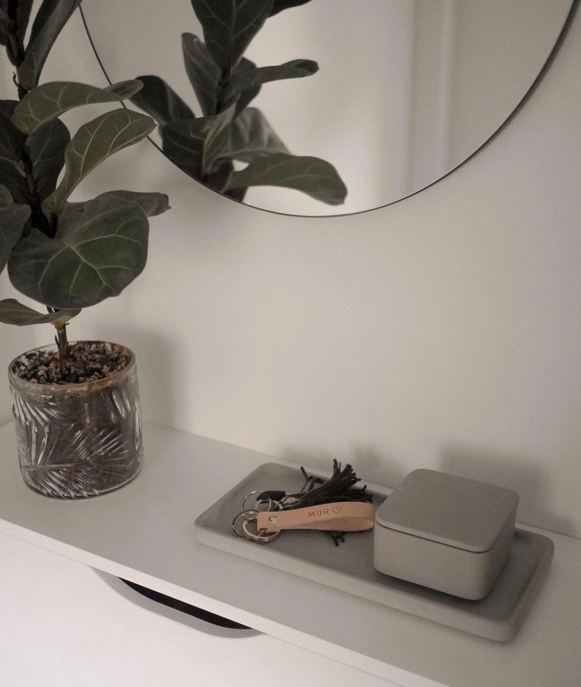 LIKEconcrete KARIN - Bakke i beton small - Grå