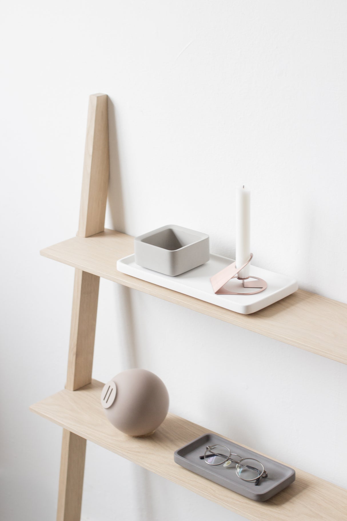 LIKEconcrete KARIN - Låg - Grå