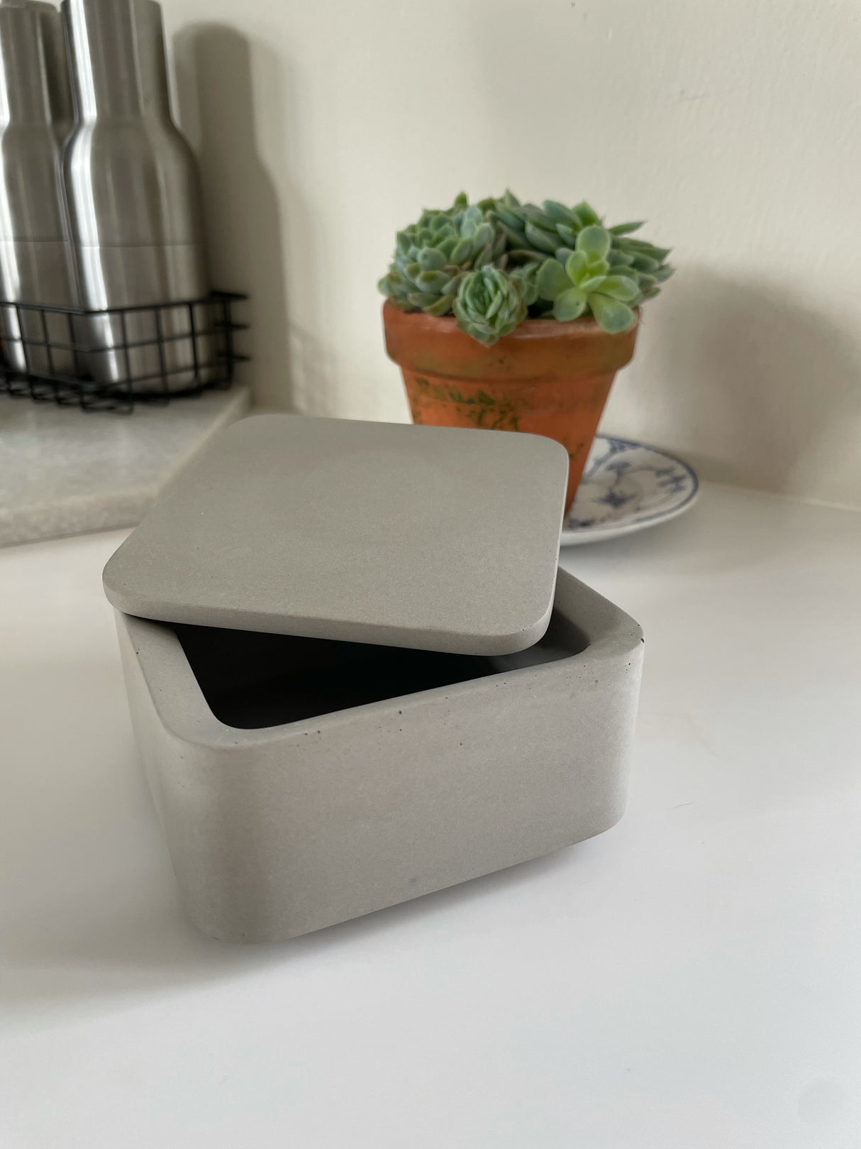 LIKEconcrete KARIN - Boks small - Grå