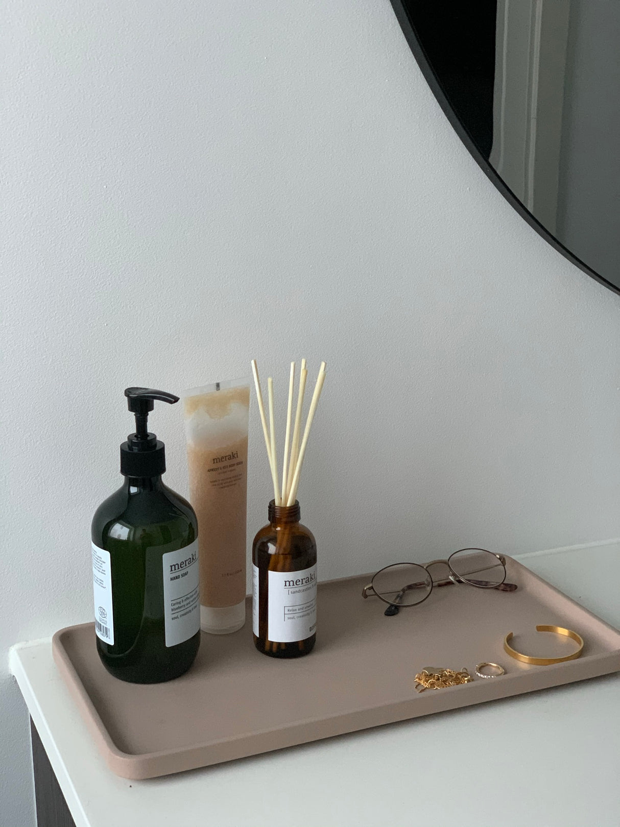 LIKEconcrete KARIN - Bakke i beton small - Hvid